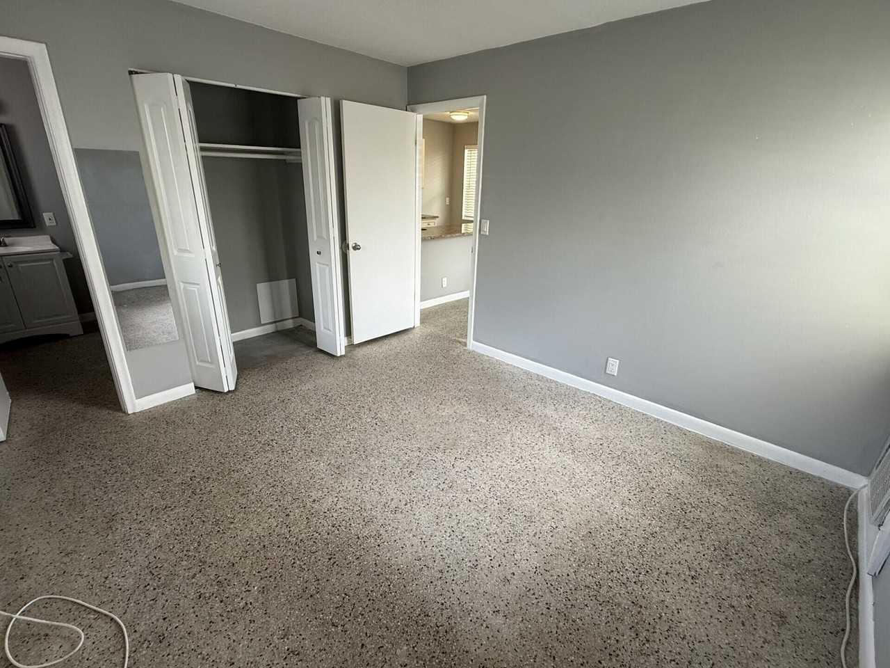 1118 N H St #14 - Photo 6 of 11