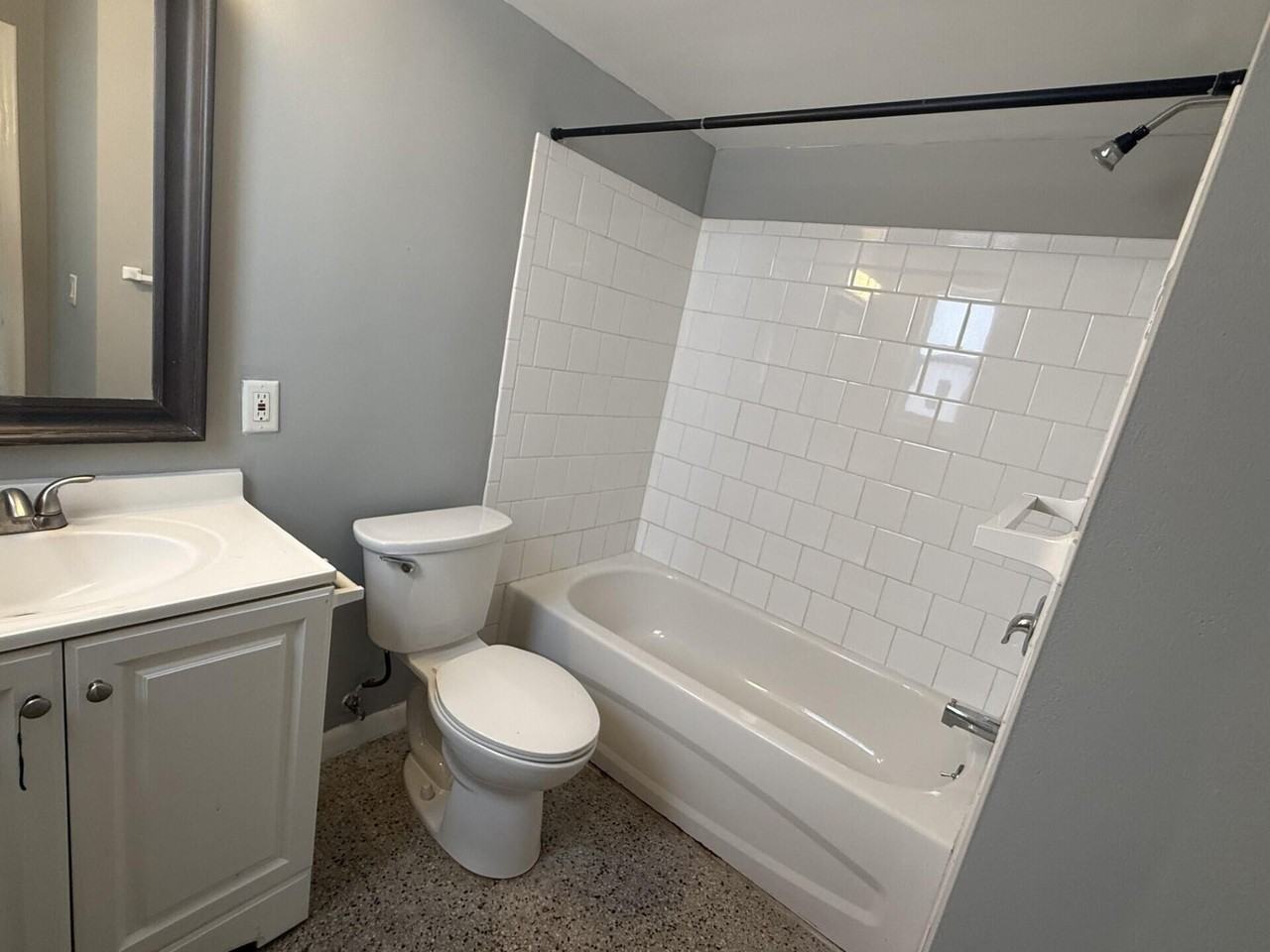 1118 N H St #14 - Photo 7 of 11