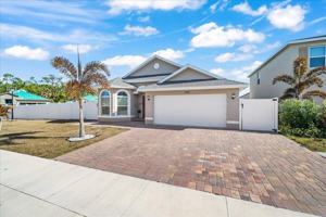 featured image of 340 Palm Breezes Dr