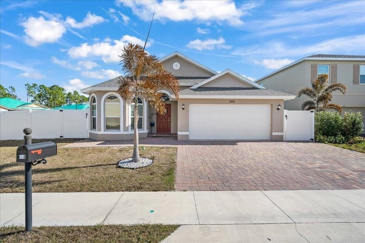 340 Palm Breezes Dr - Photo 2 of 31