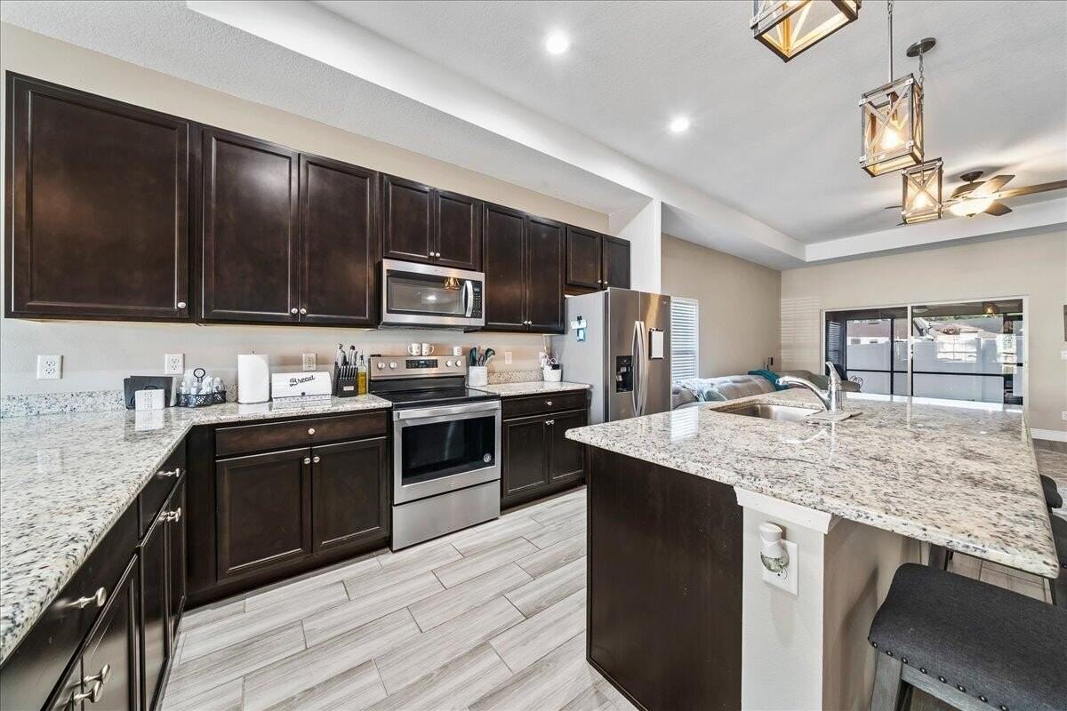 340 Palm Breezes Dr - Photo 4 of 31