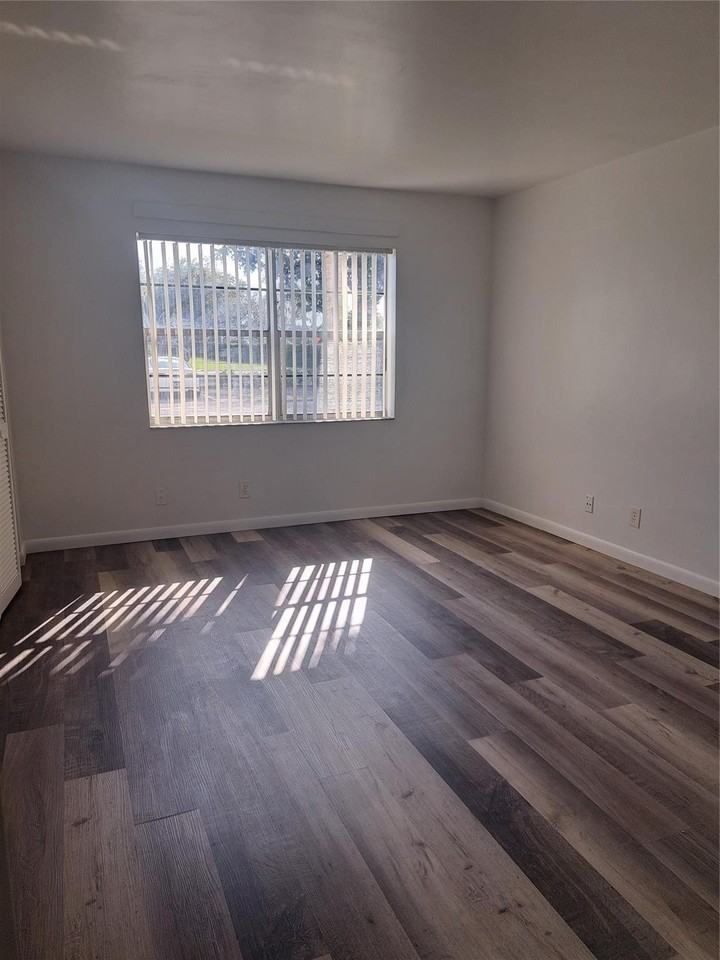 4164 Nw 90th Ave #102 - Photo 6 of 13