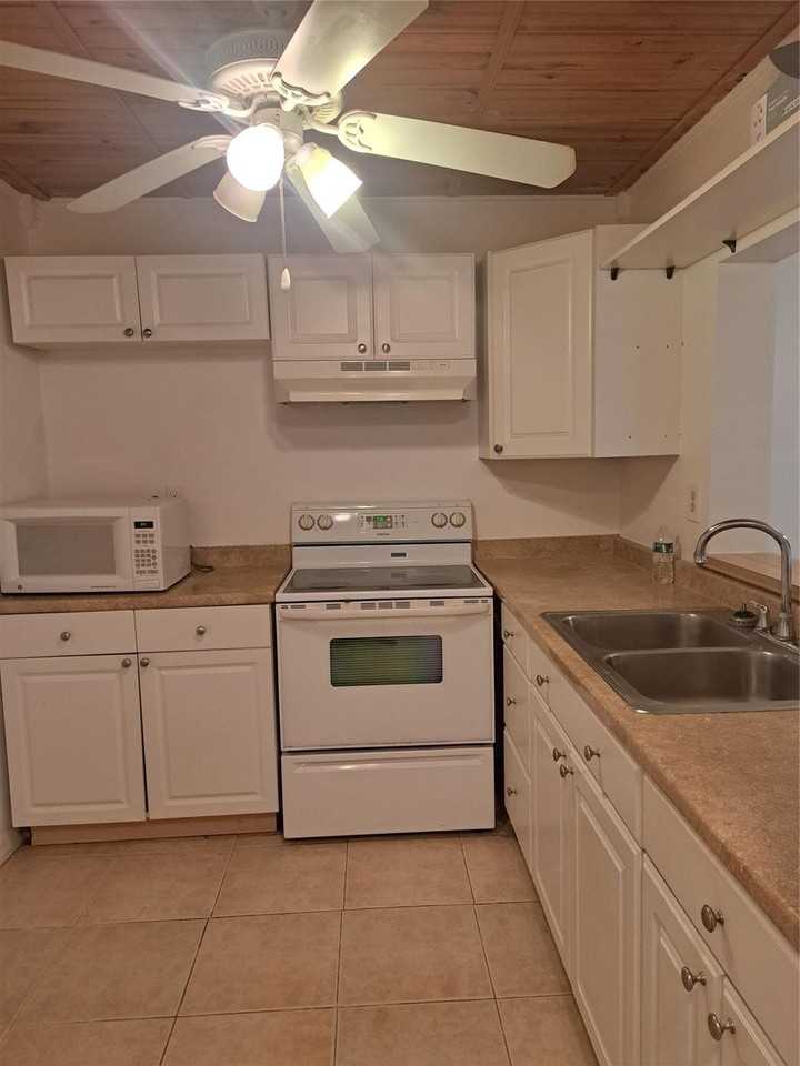 4164 Nw 90th Ave #102 - Photo 7 of 13