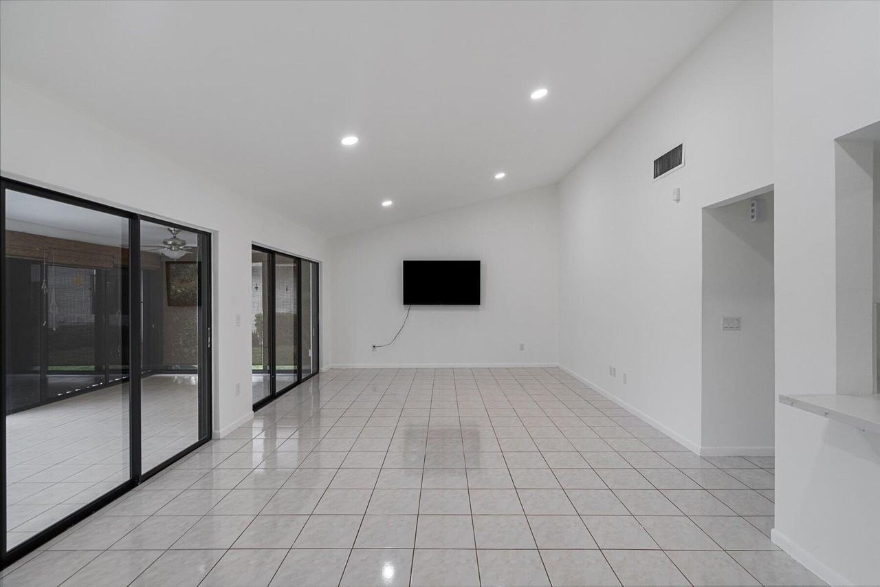 6510 Olivewood Cir - Photo 7 of 26