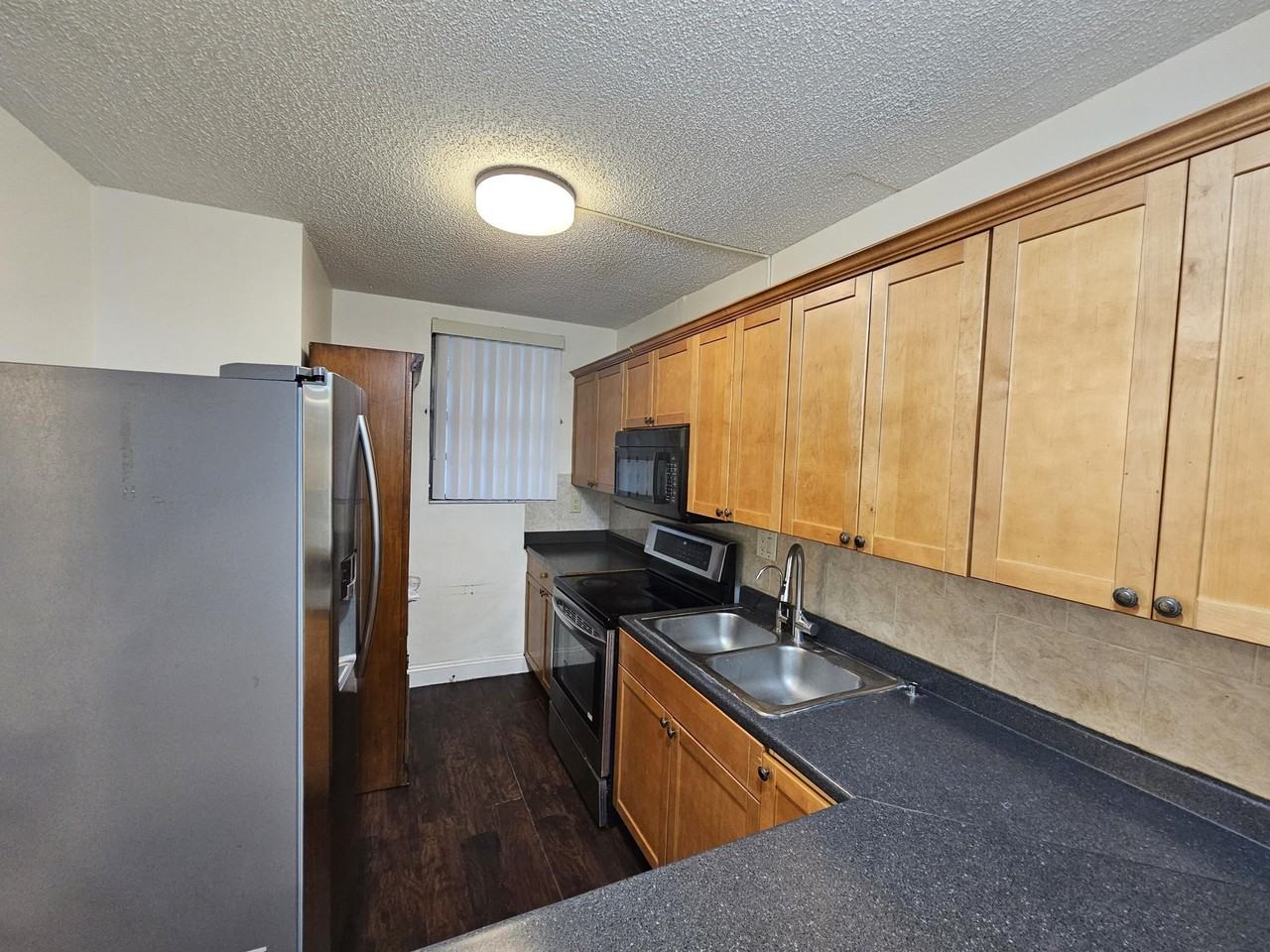 8441 Forest Hills Dr #302 - Photo 5 of 10