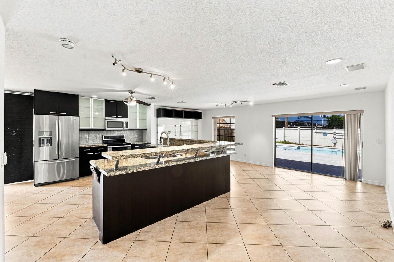 3310 Nw 90th Ave #S - Photo 7 of 35