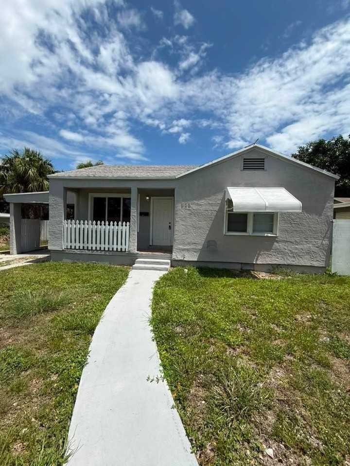 933 30th Ct - Photo 2 of 21