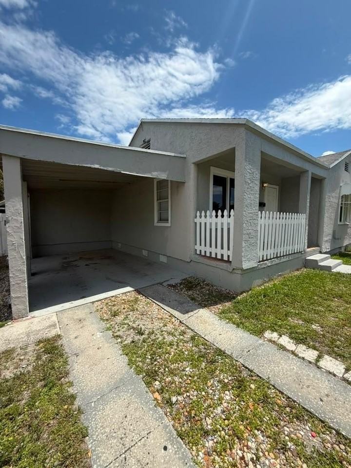 933 30th Ct - Photo 3 of 21