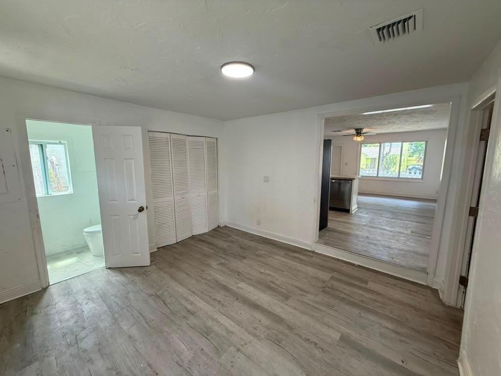 933 30th Ct - Photo 5 of 21