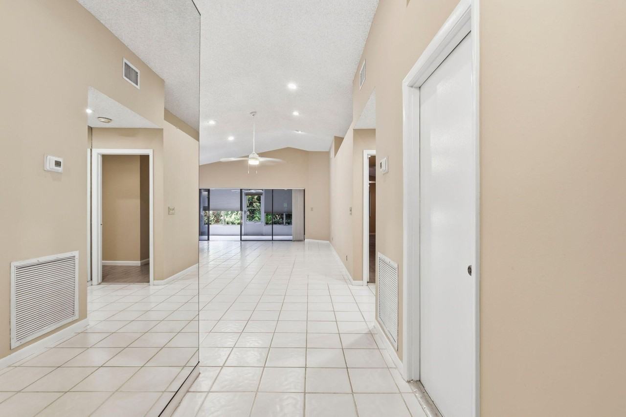 6170 Bay Isles Dr - Photo 4 of 27