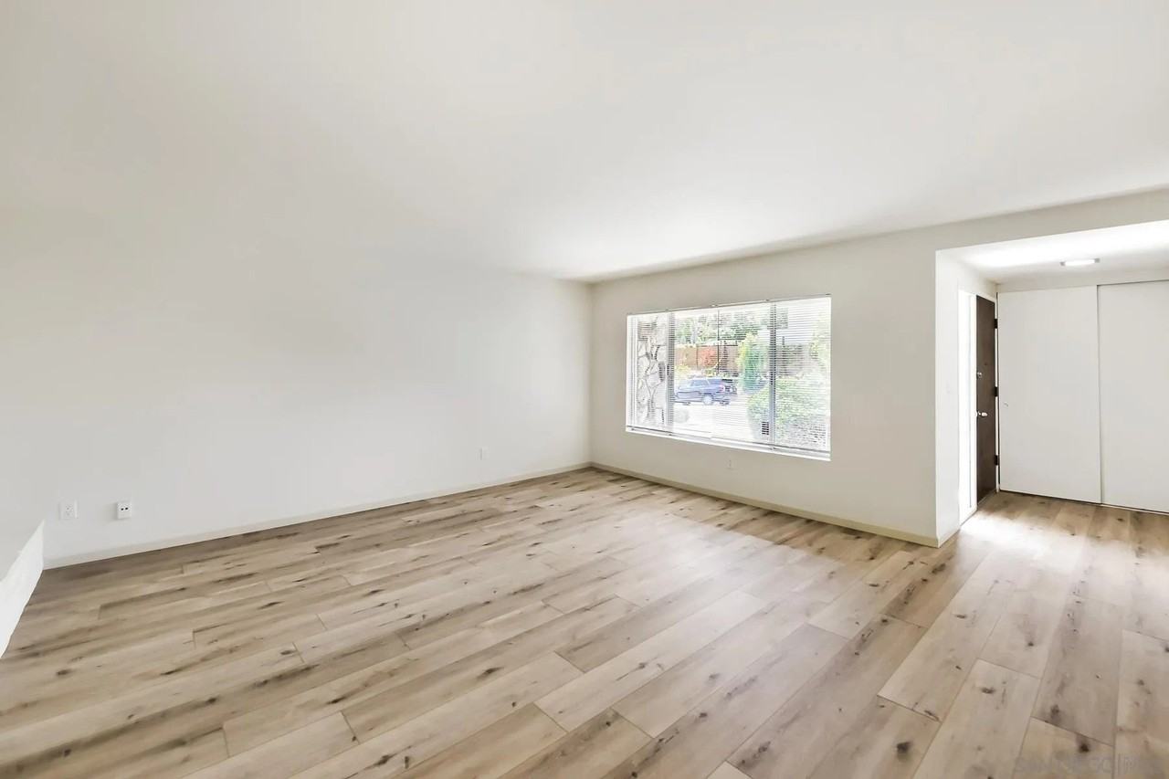 6095 Agee St - Photo 5 of 19