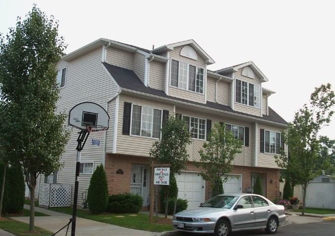 40 Hemlock Ln