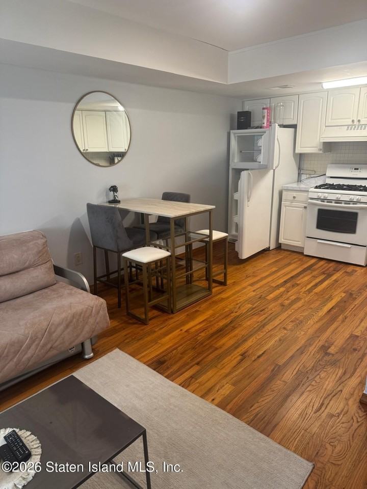 40 Hemlock Ln - Photo 5 of 14