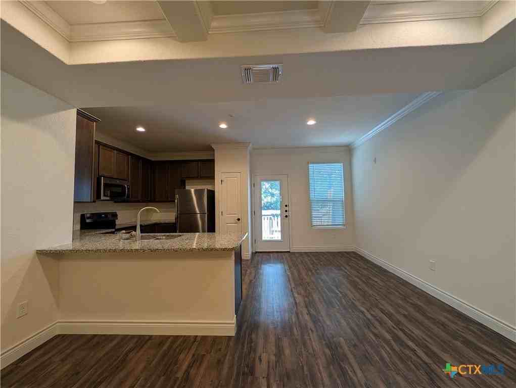 340 Untermaier St - Photo 5 of 27