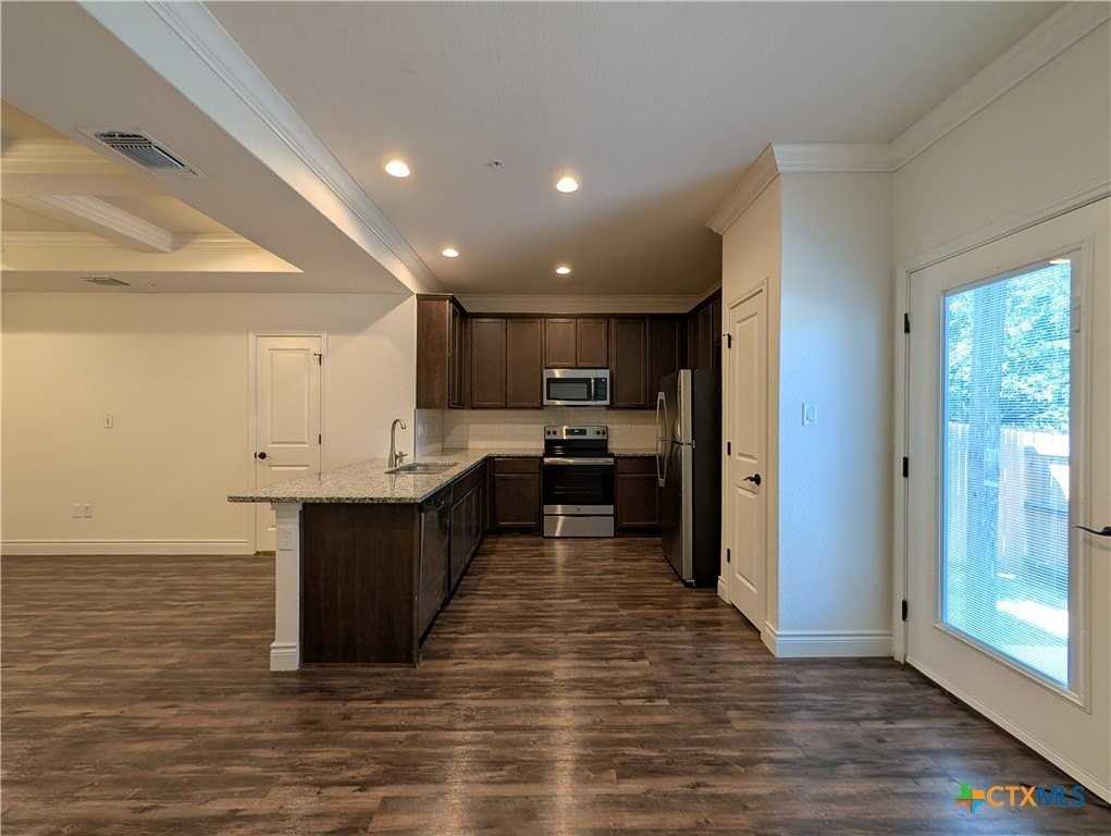 340 Untermaier St - Photo 6 of 27