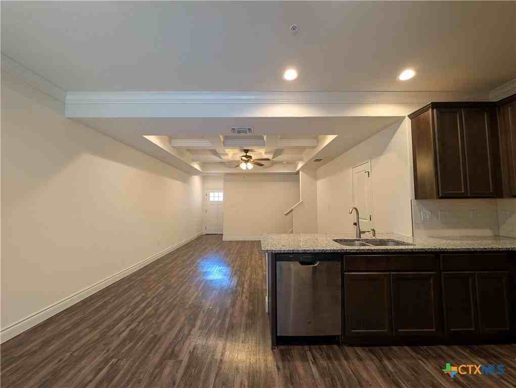 340 Untermaier St - Photo 7 of 27