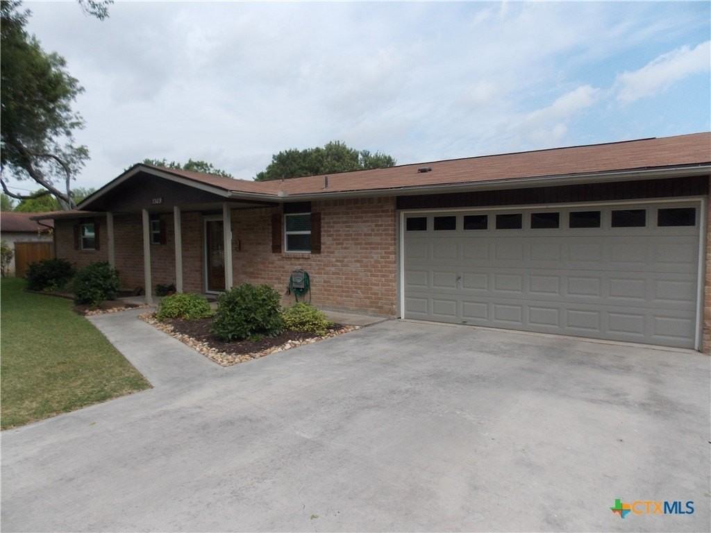 1309 Azalea Ln - Photo 2 of 27
