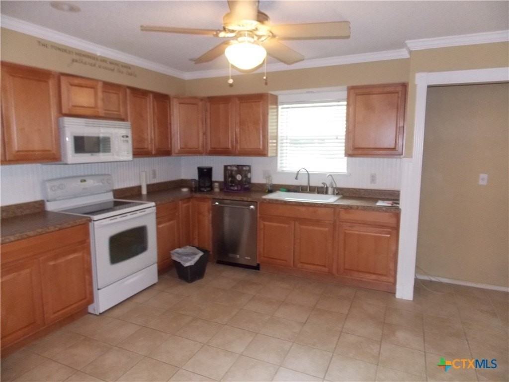 1309 Azalea Ln - Photo 3 of 27