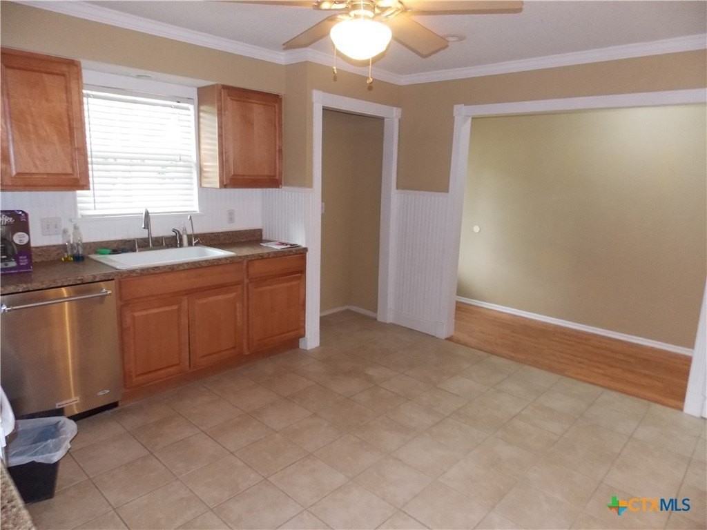 1309 Azalea Ln - Photo 4 of 27
