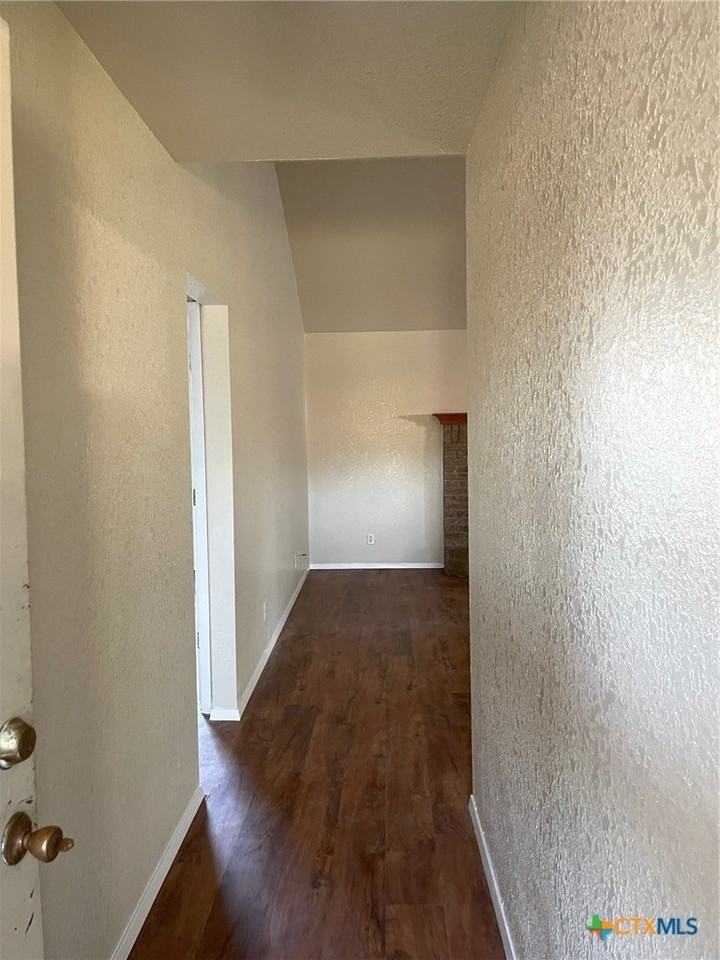 2301 Timberline Dr - Photo 3 of 28