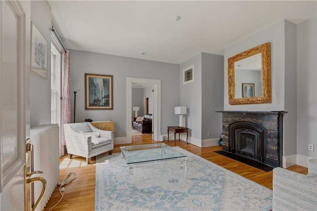 92 Pelham St #1 - Photo 5 of 30