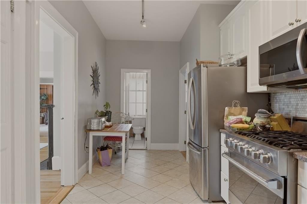 92 Pelham St #1 - Photo 6 of 30