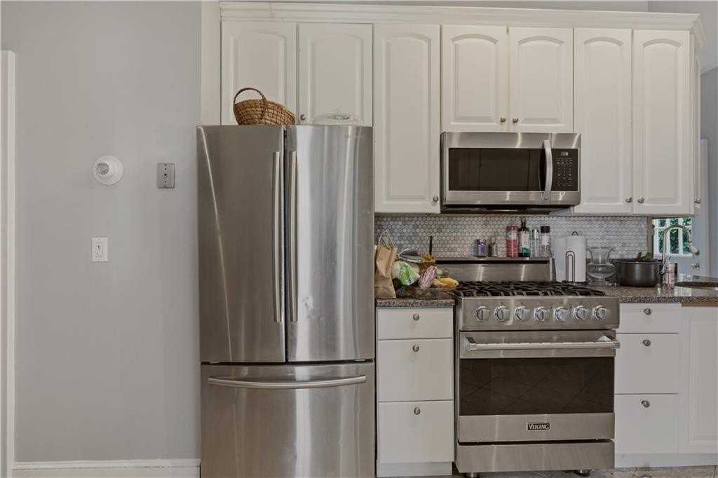 92 Pelham St #1 - Photo 7 of 30