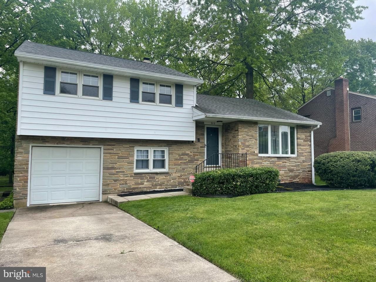 202 Alders Dr - Photo 2 of 19