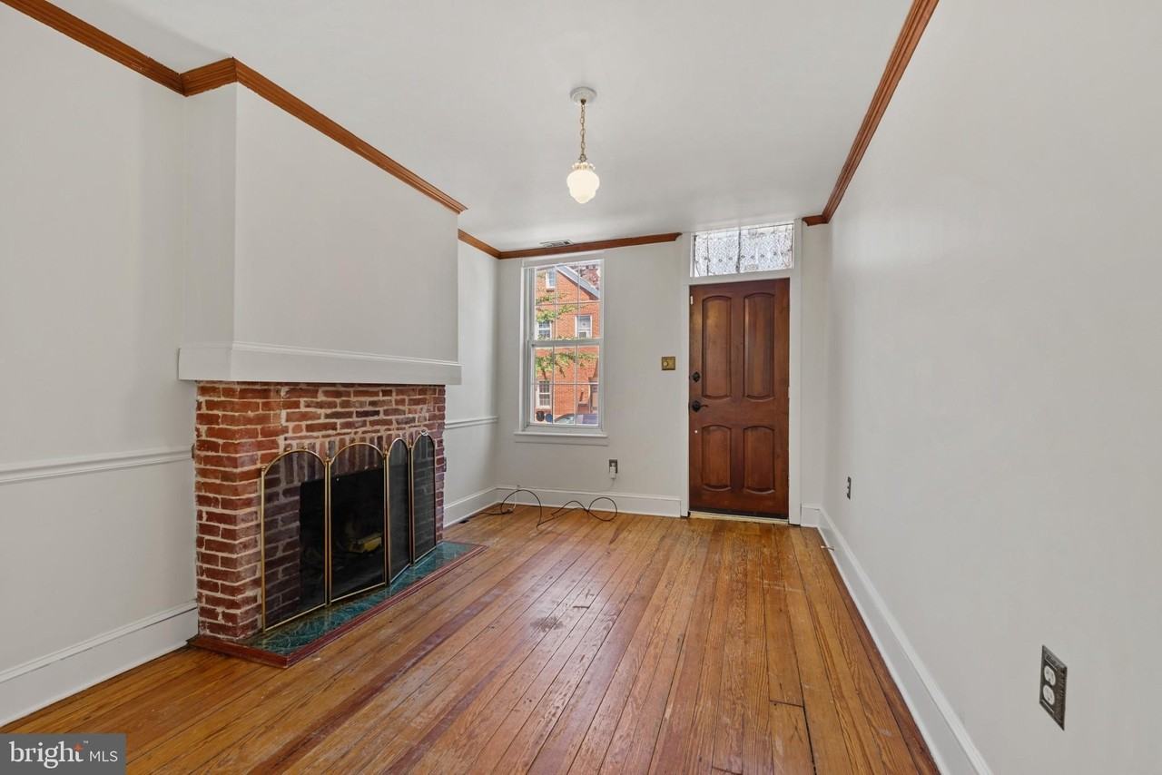 1106 William St - Photo 5 of 39