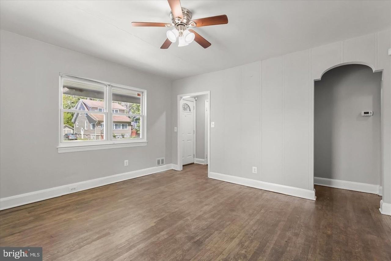 4015 Duvall Ave - Photo 6 of 24