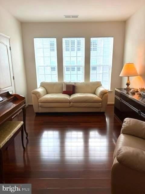 7401 Travertine Dr #302 - Photo 7 of 35