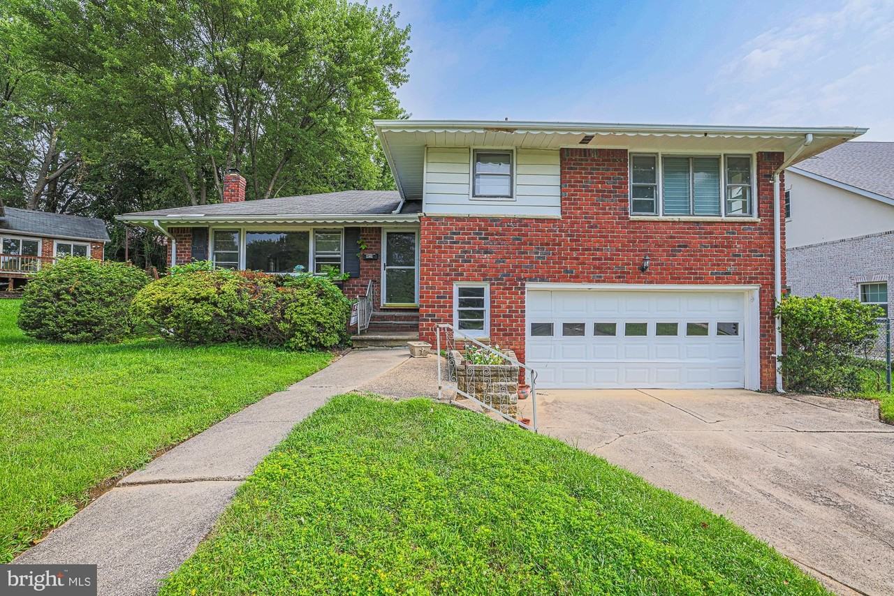 2302 Farringdon Rd - Photo 2 of 19