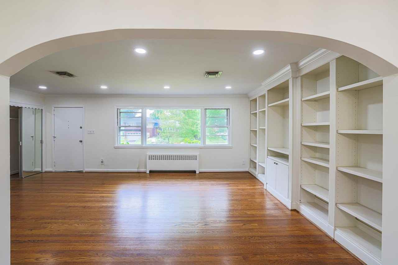 2302 Farringdon Rd - Photo 7 of 19