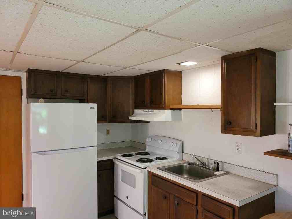 816 S Main St #2 - Photo 4 of 11