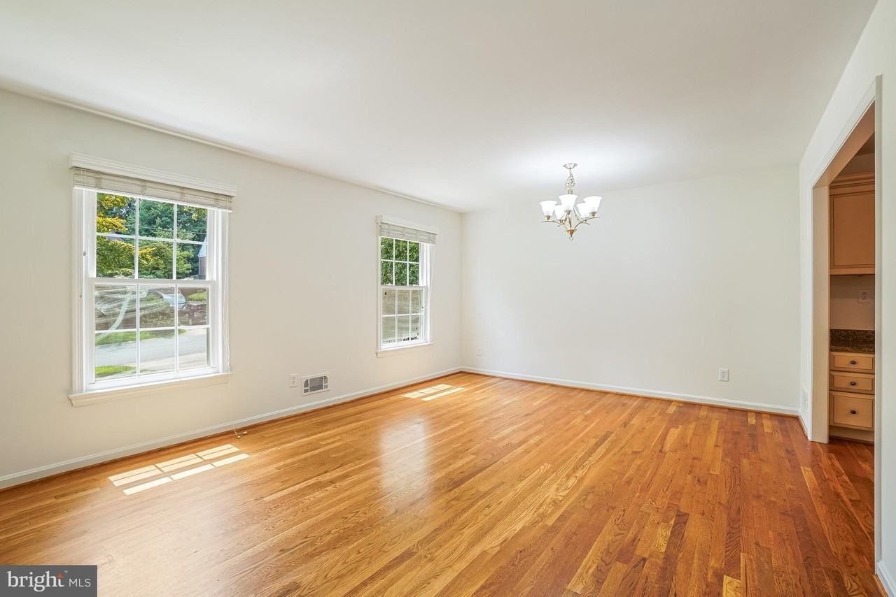 12027 Devilwood Dr - Photo 4 of 30