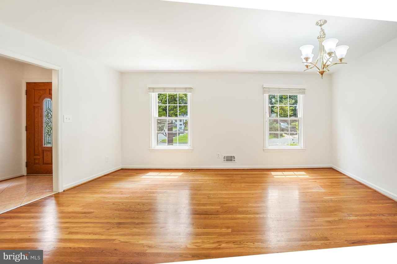 12027 Devilwood Dr - Photo 5 of 30