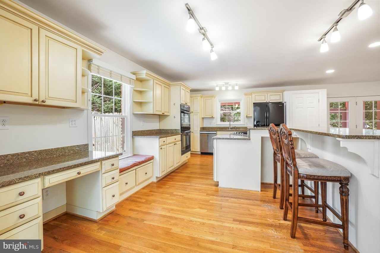 12027 Devilwood Dr - Photo 7 of 30