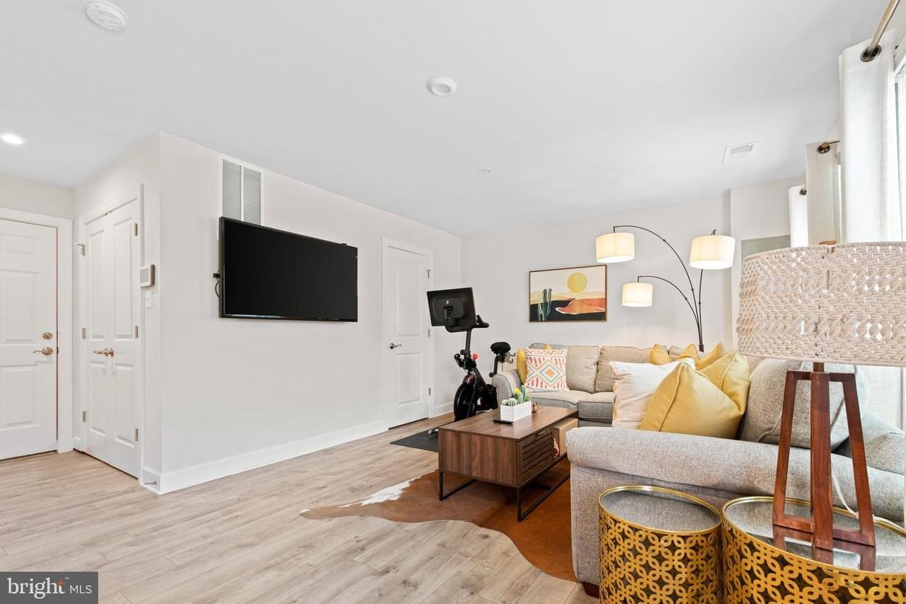 106 Albany Pl - Photo 2 of 13