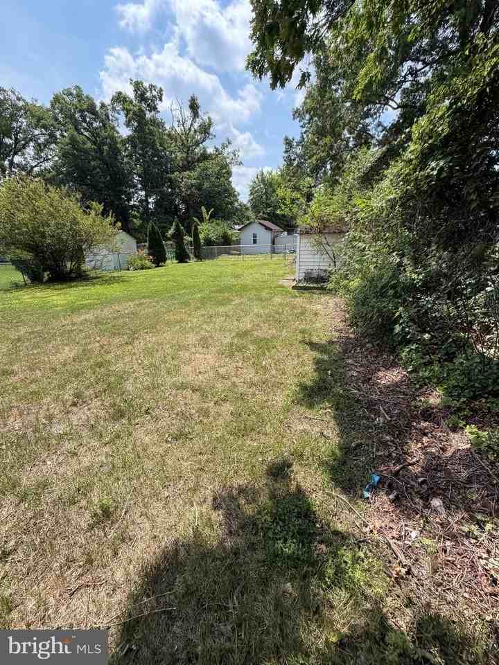 9205 4th St - Photo 4 of 24