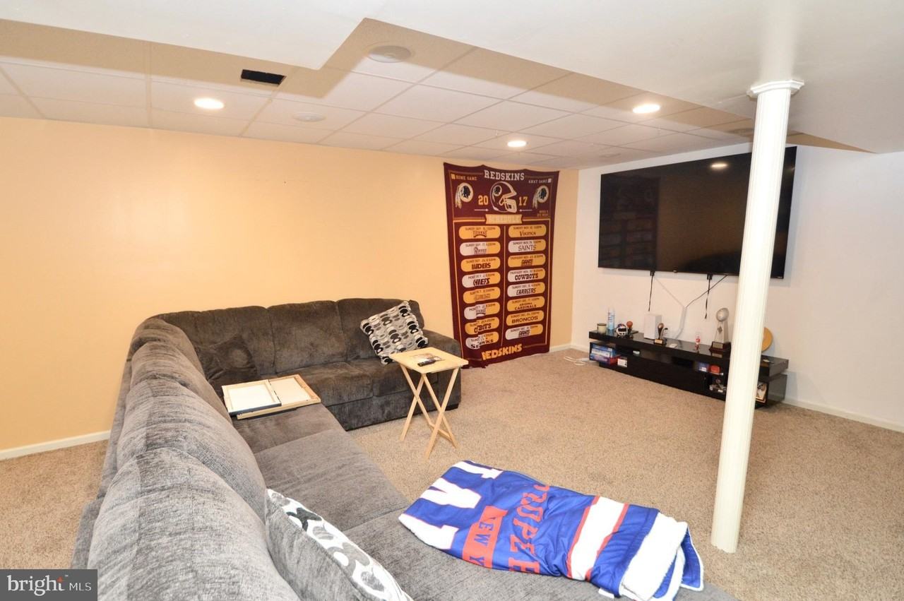 11 Wordsworth Ct - Photo 7 of 19