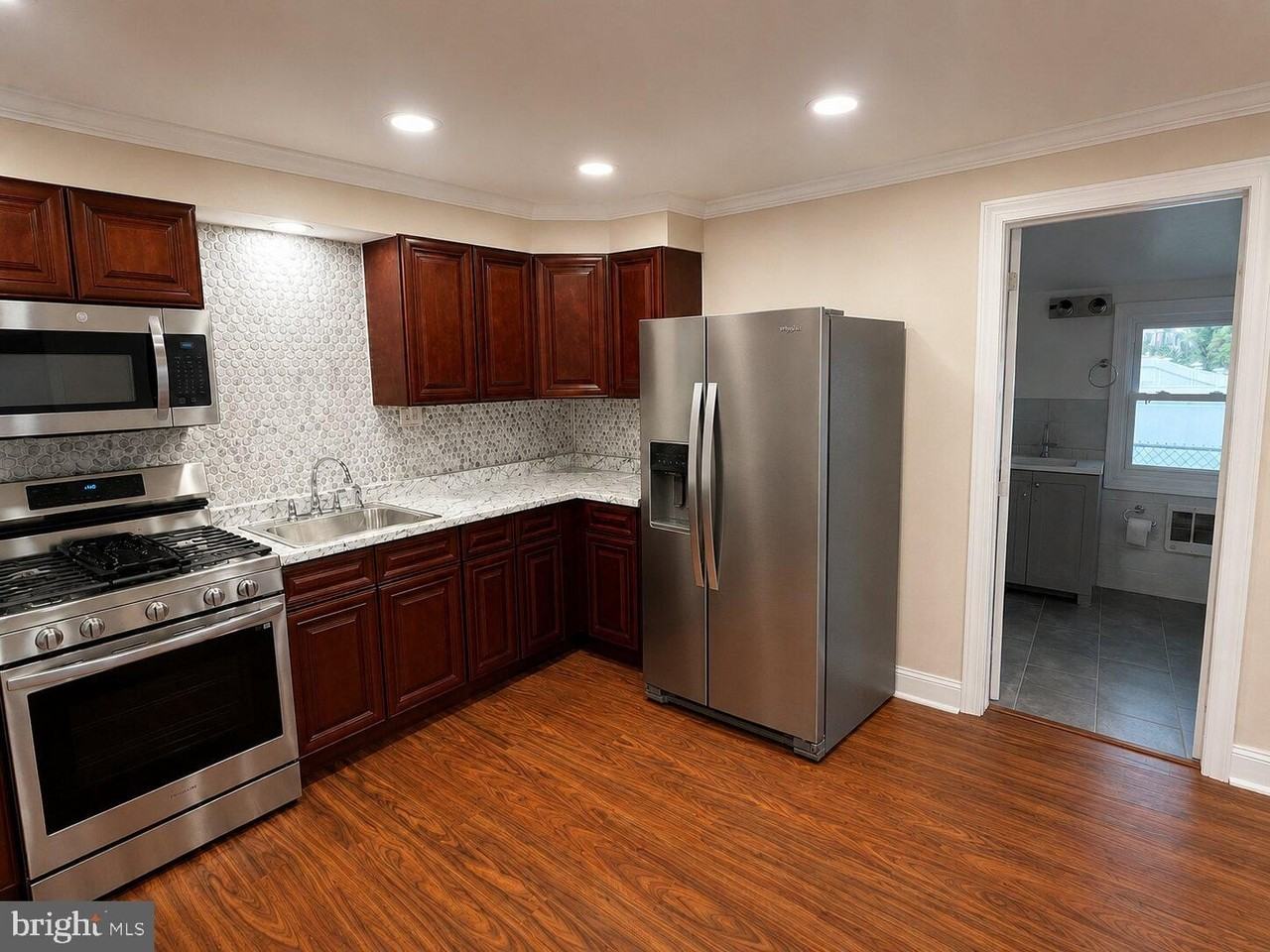 606 Green St - Photo 3 of 30