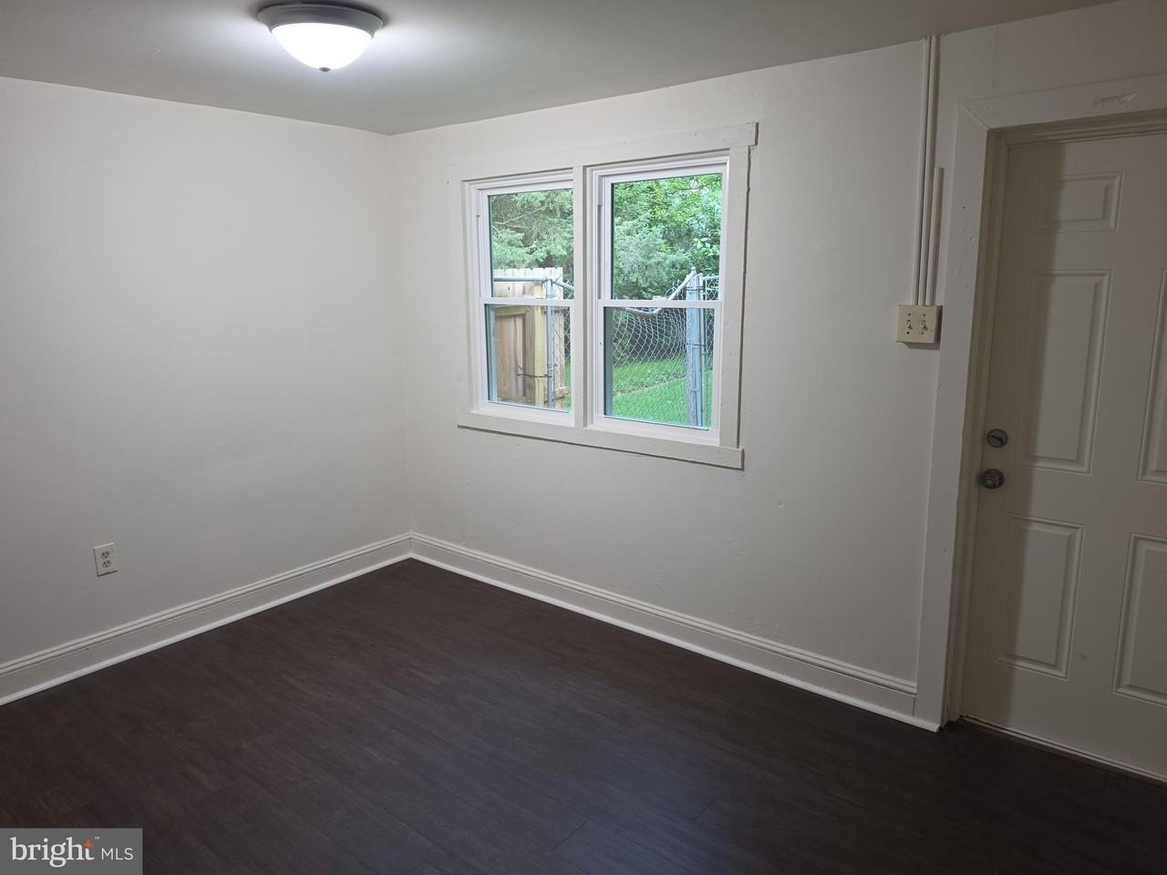 243 E Valley Rd - Photo 3 of 12