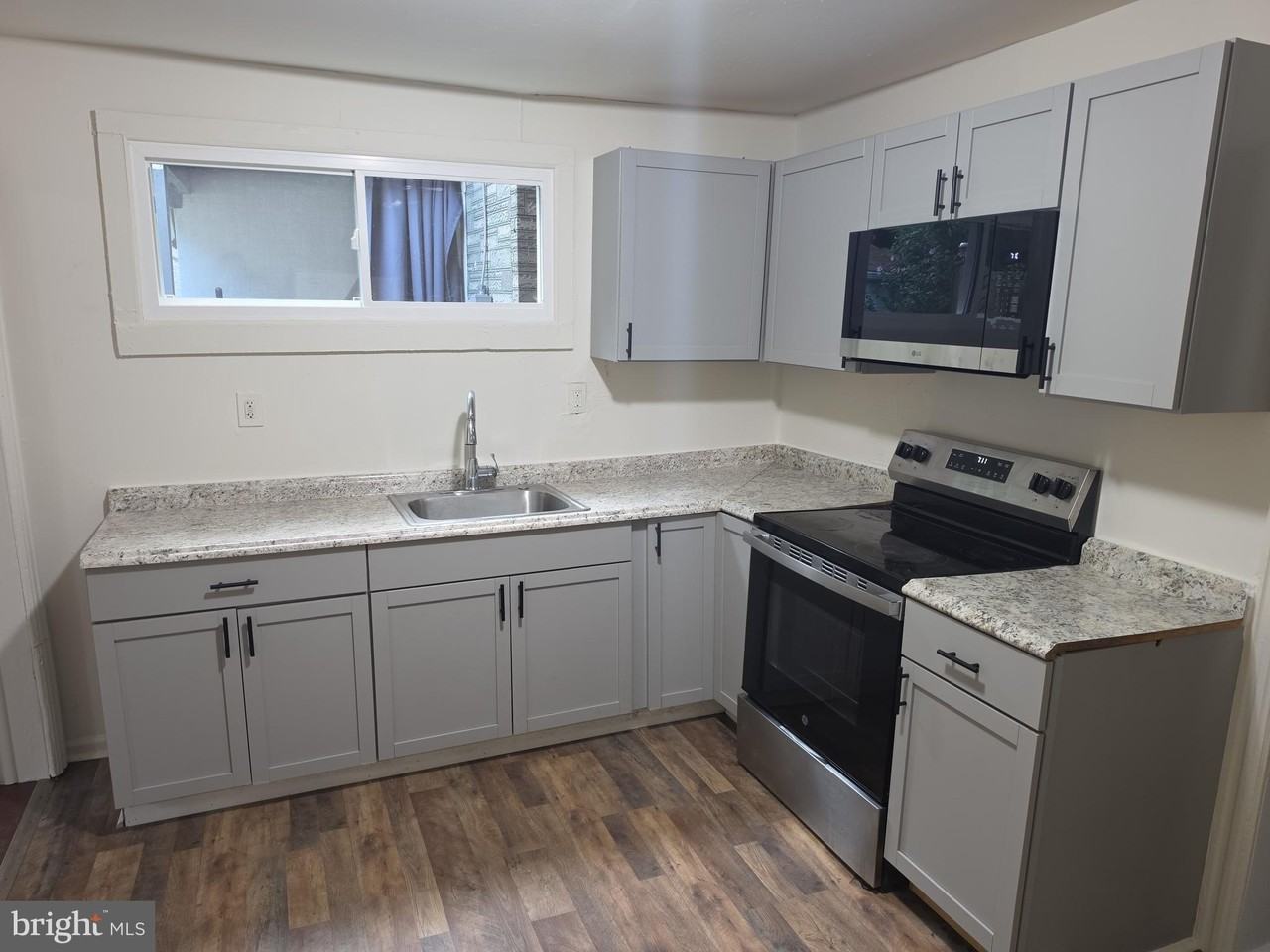 243 E Valley Rd - Photo 5 of 12