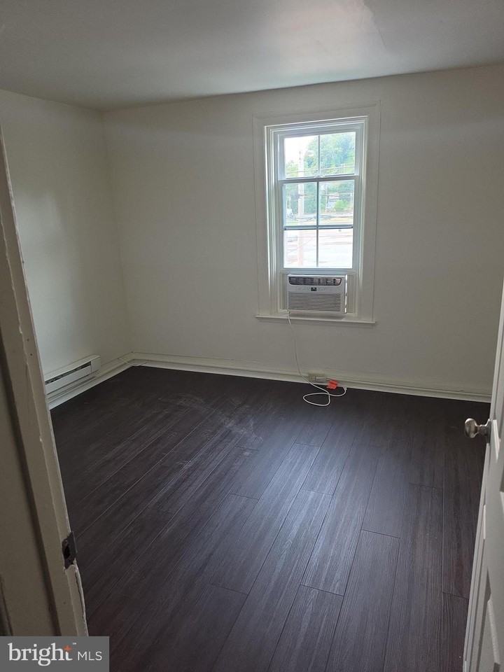 243 E Valley Rd - Photo 7 of 12