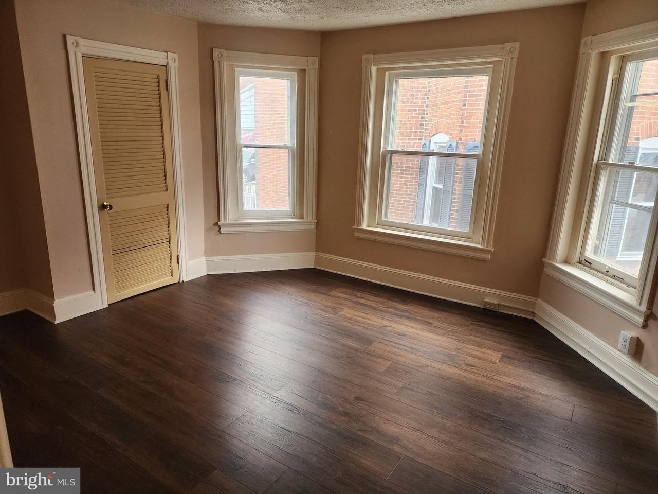 118 S 6th Ave - Photo 4 of 9