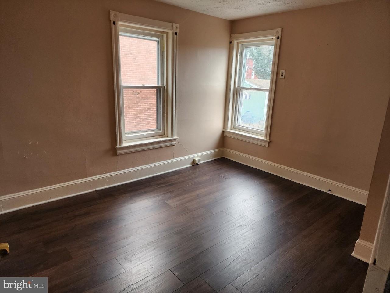 118 S 6th Ave - Photo 5 of 9