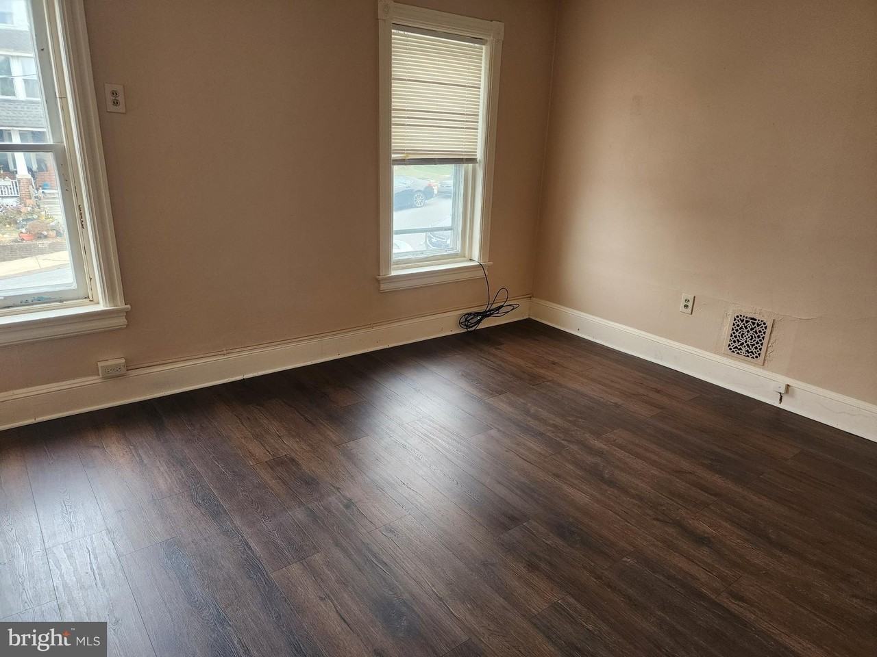 118 S 6th Ave - Photo 6 of 9