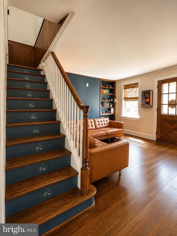 321 4th Ave - Photo 7 of 33