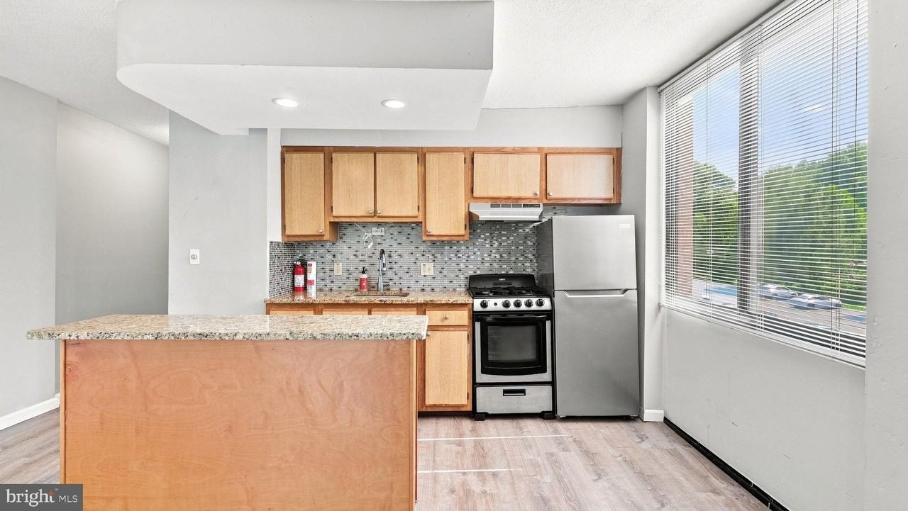801 Yale Ave #104 - Photo 3 of 13