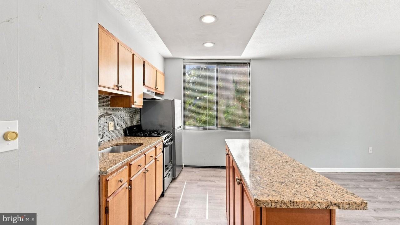 801 Yale Ave #104 - Photo 4 of 13